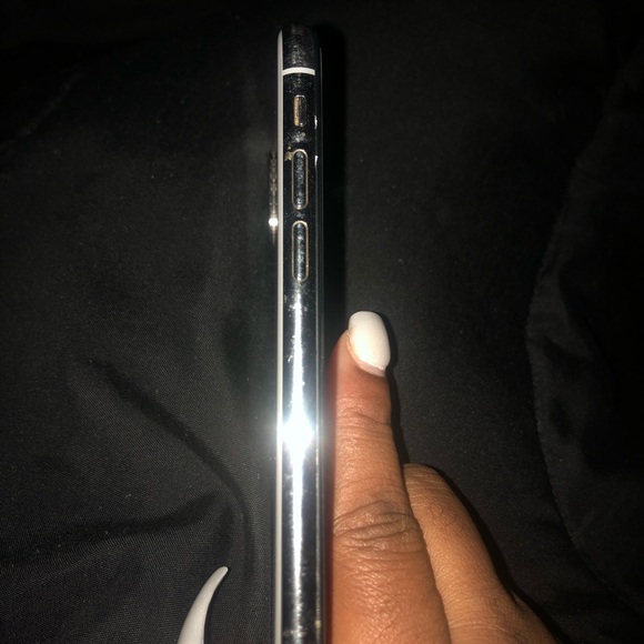 IPHONE X - Picture 3 of 4